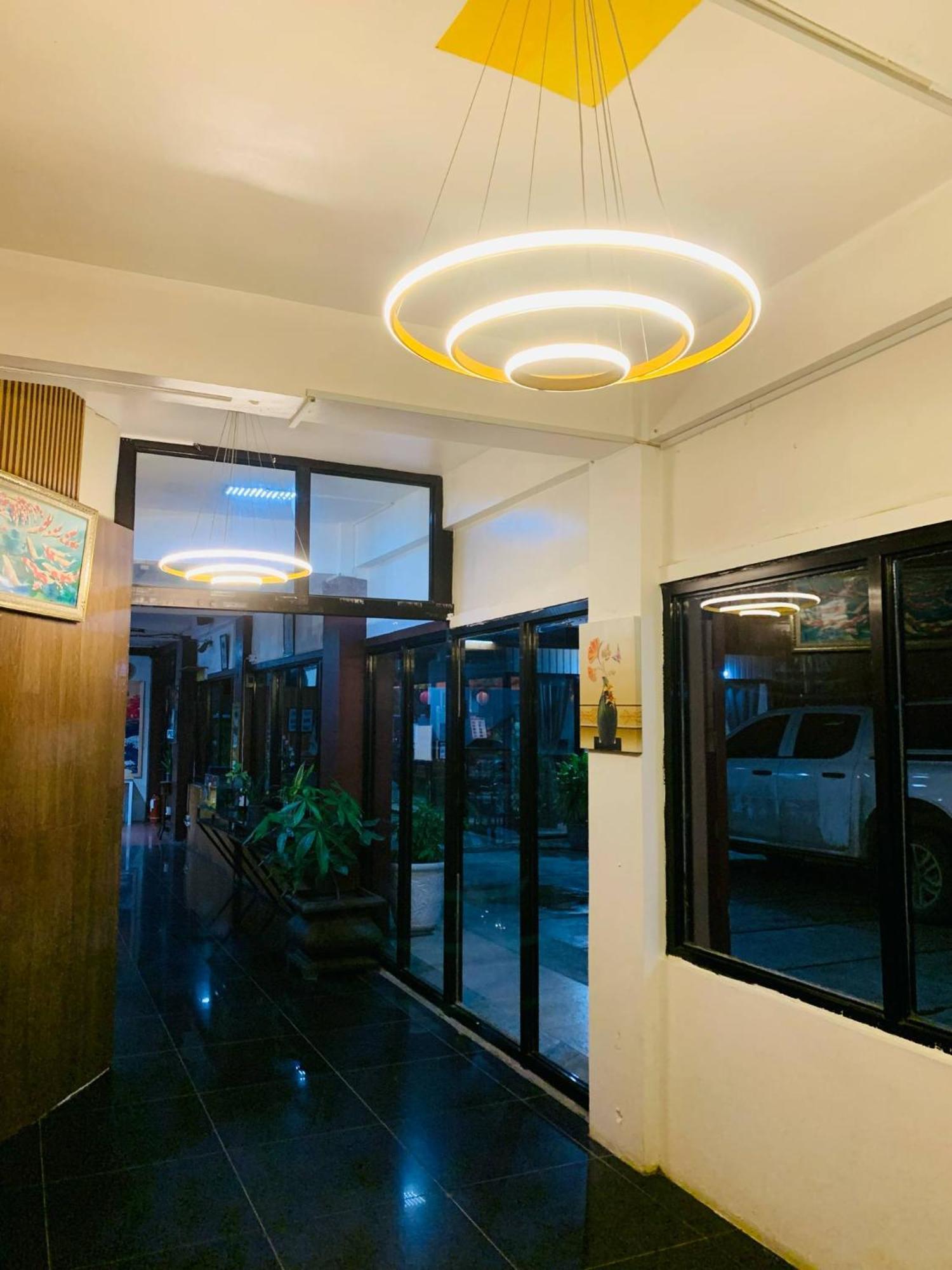 Axis Pension Hotel Мактан Экстерьер фото
